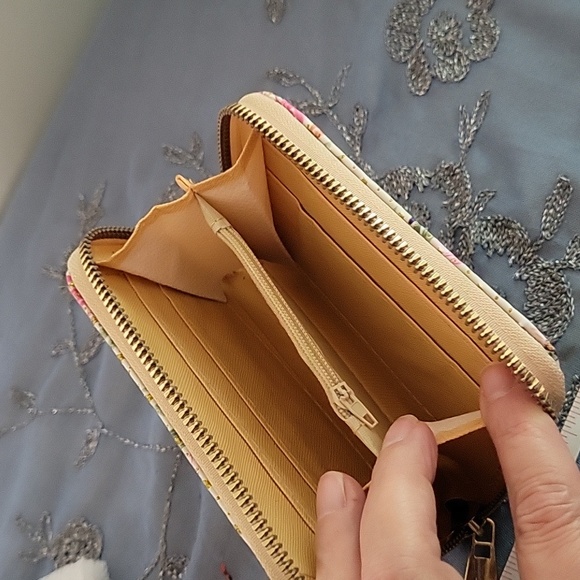 NWOT Butterfly compact wallet - Picture 4 of 5